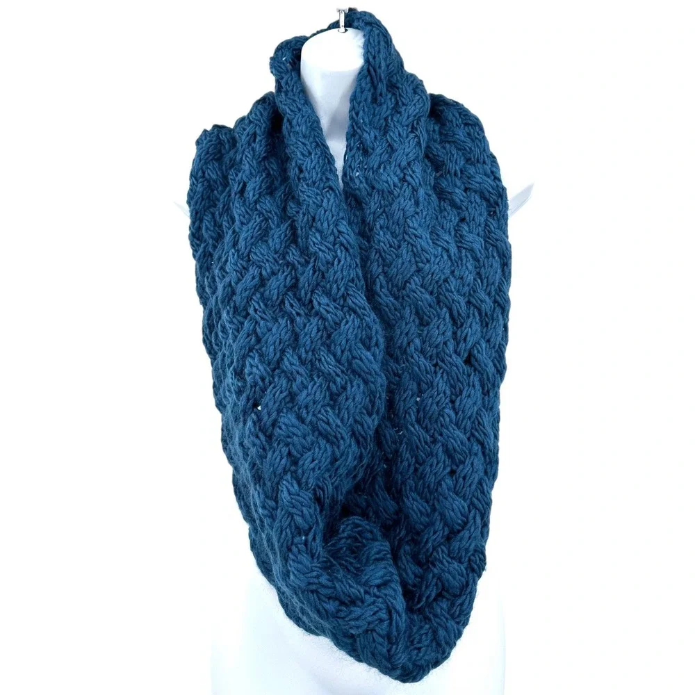 BASICO Infinity Scarf Simple Wear Chunky Knit Prussian Blue NWT Neck Warmer